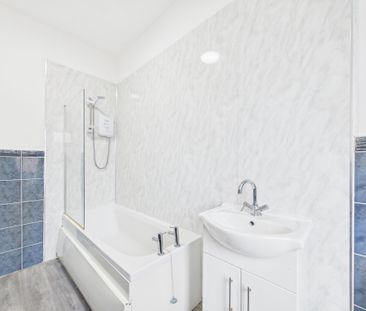 Oxford Street, Leigh, WN7 - Photo 3