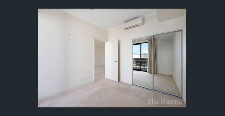 TOP FLOOR APARTMENT - Photo 5