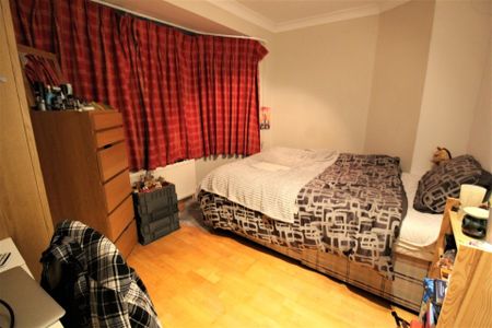 6 bedroom Property to rent - Photo 2