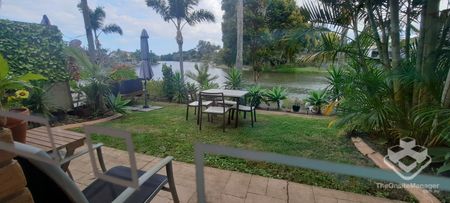 ROBINA LAKESIDE - Fully Furnished - Photo 4