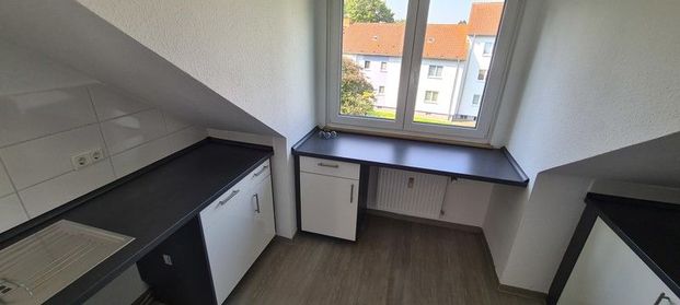 Schnuckelige Wohnung unter'm Dach - mit Einbauküche - Foto 1