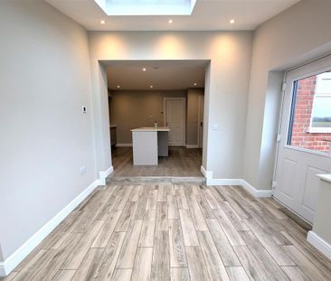 2 bedroom semi-detached house to rent - Photo 2