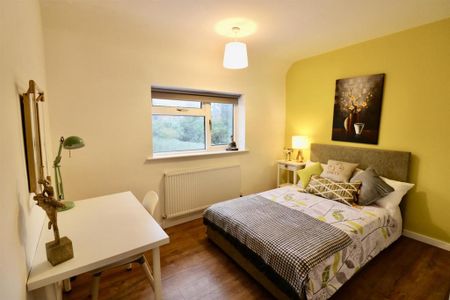 1 bedroom in a house share to rent - Photo 3