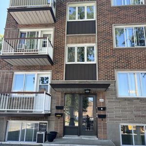 À Louer – Appartement 5 ½ Rénové à Montréal (Près du metro Langelier) - Photo 2