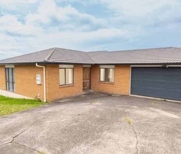 Pet Friendly Three Bedroom House - Photo 1