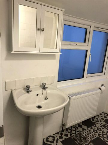 4 bedroom terraced house to rent - Photo 2