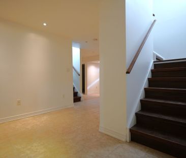 For Lease - 3 Village Green Drive, Vaughan, Ontario - Photo 2