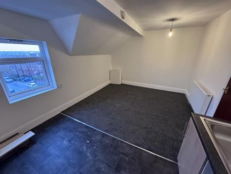 3 bedroom flat to rent - Photo 2