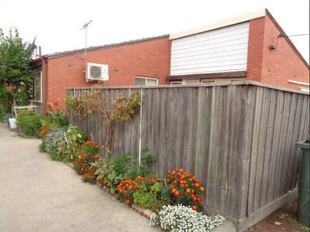 Spacious & Convenient Unit for Lease - Photo 4