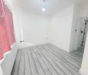 3 Bed Terraced House, Redbridge Lane East, IG4 - Photo 3