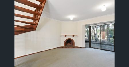 EASY LIVING PADDINGTON STYLE TERRACE TOWNHOUSE - Photo 2