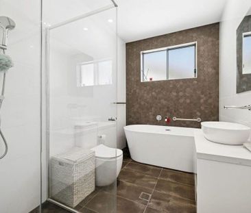 Luxuriously Designed, Stylish And Sun Kissed Executive Style Four B... - Photo 5