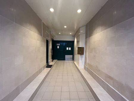 Paris 8 - Rue de Ponthieu - Studio à louer meublé - Photo 2