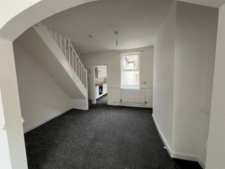 2 bedroom end of terrace house to rent - Photo 3