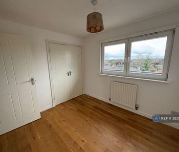 3 bedroom flat to rent - Photo 5