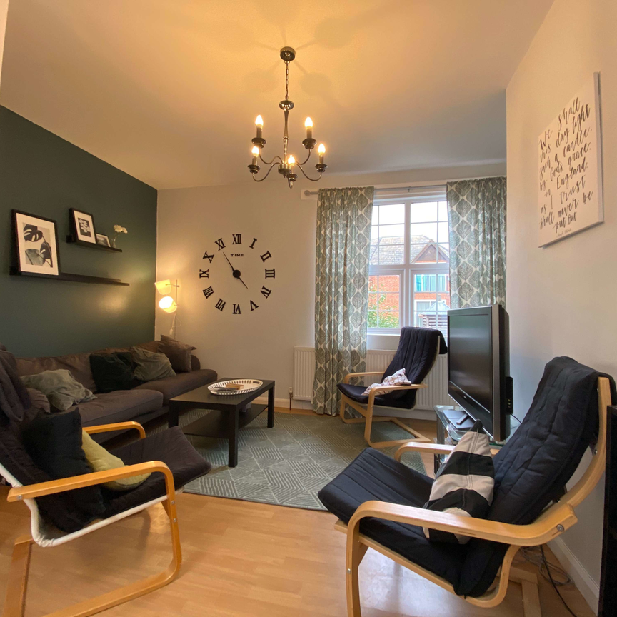 OX Living is proud to present this high-quality 6-bedroom co-living property, perfect for working professionals looking for stylish, stress-free living. Room 4 - Photo 1