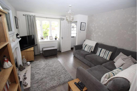 3 bedroom semi-detached house to rent - Photo 2