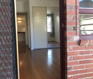 2/4 Highett Place, Fitzroy, VIC 3065 - Photo 5