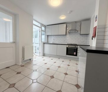4 bedroom terraced house to rent - Photo 4