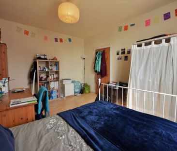 4 bedroom House in Lumley Place, Burley - Photo 2