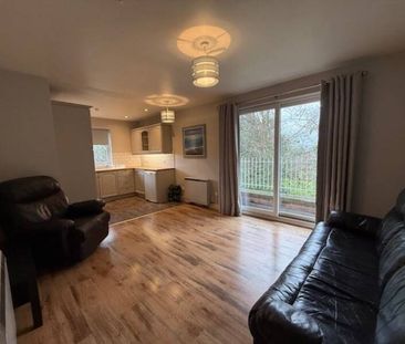 Part Furnished 2 Bedroom 3rd Floor Apartment - Photo 1