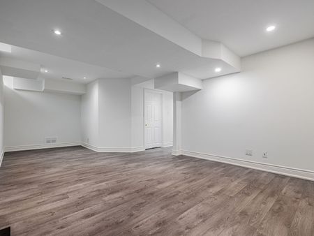 For Lease - 170 Knapton Drive, Newmarket, Ontario - Photo 2