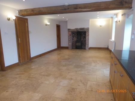 5 bedroom detached house to rent - Photo 3