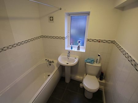 Sharlotte Court, Uttoxeter, ST14 - Photo 5