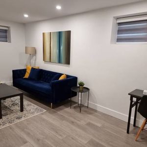 2 bedroom basement 950sqft - Photo 2