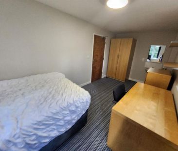 6 bedroom house to rent - Photo 3