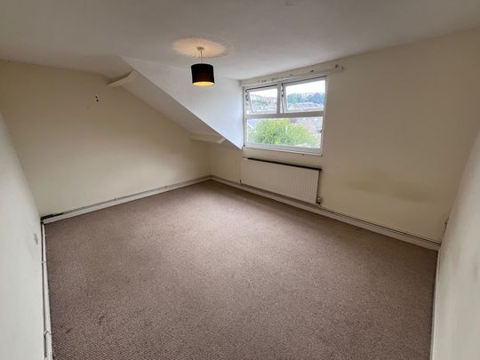Top Floor Flat, Russell Street, Swansea, SA1 4HR - Photo 1