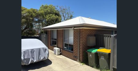 MODERN 2 BEDROOM FLAT - Photo 2