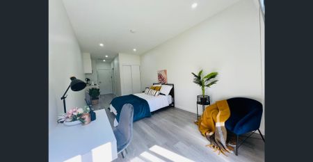 FULLY Furnished ROOM in perfect location! - Photo 5