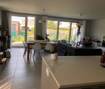 Gelijkvloers appartement met tuintje, 2 slpk, autostaanplaats en ee... - Foto 3