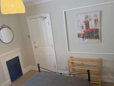 : Rupert Road, Guildford, GU2 - Photo 4