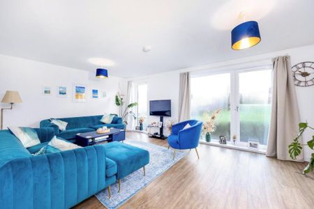 4 bedroom terraced house to rent - Photo 3