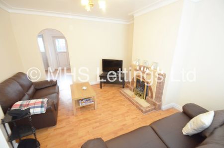 2 Bedroom Mid Terraced House for rent in Park View Avenue - Photo 2
