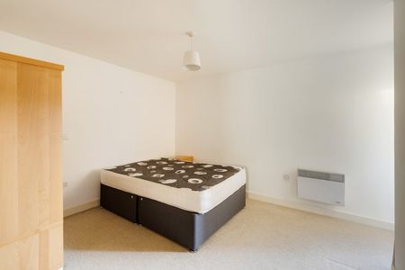 1 Bed Flat - Photo 2