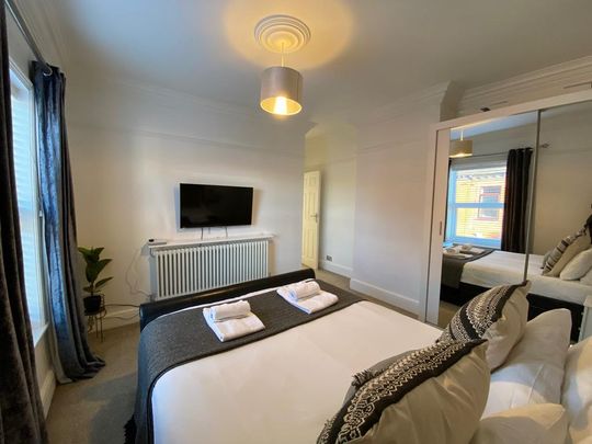 4 bedroom terraced house to rent - Photo 1