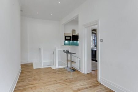 4 Bedroom House To Let - Photo 4