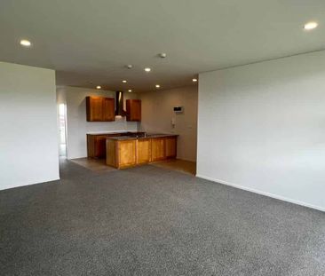Lovely 2 bed apartment in Flat Bush - Photo 3