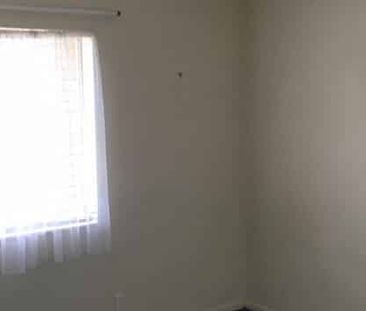 Fantastic 3-Bedroom Home in Mangere Bridge - Photo 4