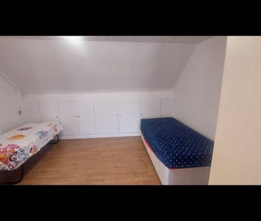 Room in a Shared House, Gantshill, IG2 - Photo 2