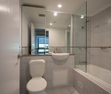 Designer Living in the heart of Surry Hills - Photo 4