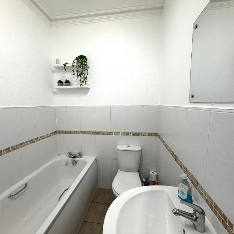 Apt 4, 1 Sandown Park, Belfast, BT5 6JP - Photo 1