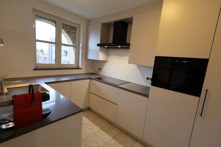 Een gerenoveerd appartement op de 2de verdieping van 102m² met 2 slaapkamers en terras. - Photo 4