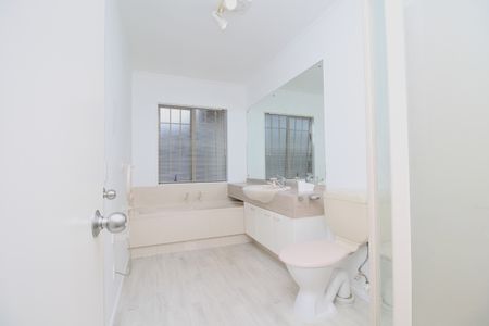 Unit 2, 49 Ribbonwood Crescent, Goodwood Heights, Auckland - Photo 5