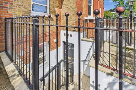 4 bedroom flat to rent - Photo 5