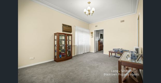 FAIRFIELD WEST CHARM! - Photo 1