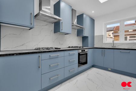 4 bedroom end of terrace house to rent - Photo 2